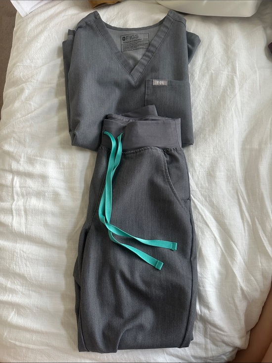 Figs Other - FIGS Women’s Graphite Scrub Set